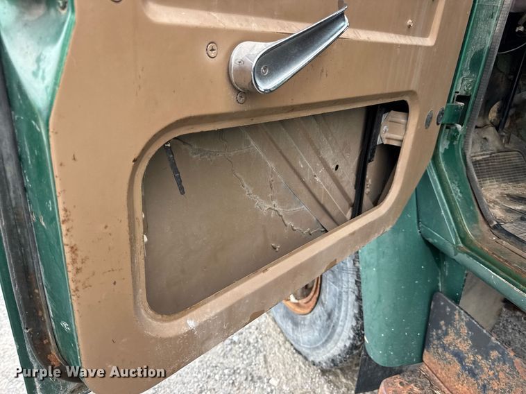 image for item DW3388 1979 International 1824 dump truck