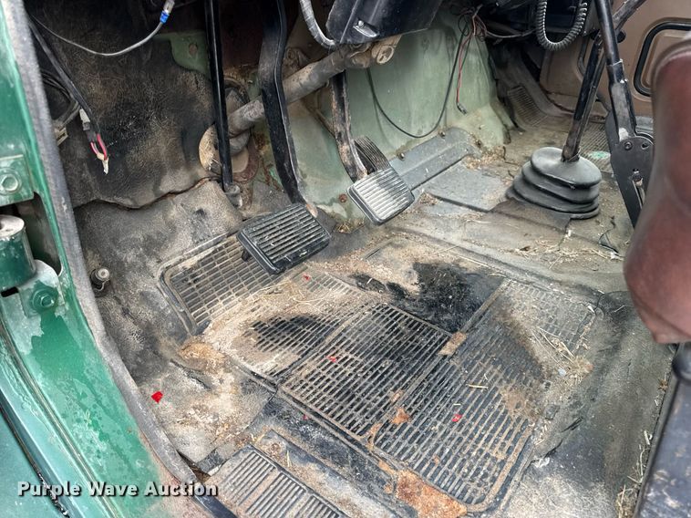 image for item DW3388 1979 International 1824 dump truck