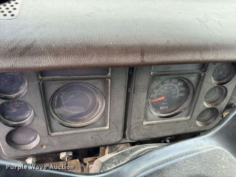 image for item DW3388 1979 International 1824 dump truck