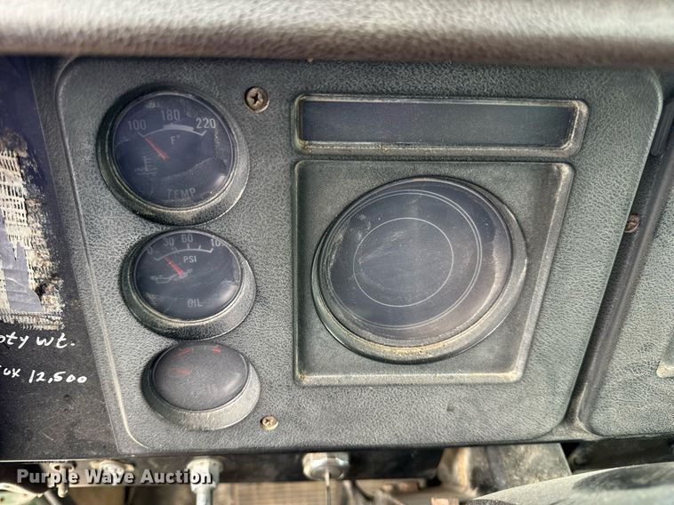 image for item DW3388 1979 International 1824 dump truck