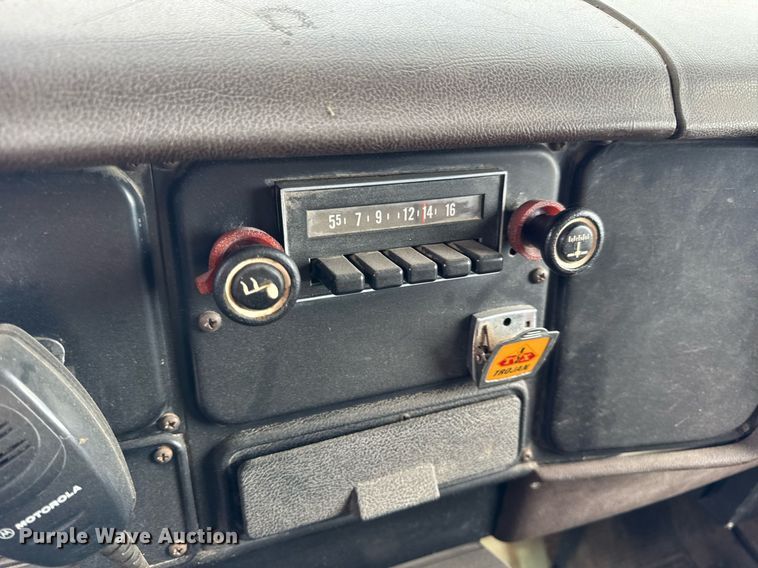 image for item DW3388 1979 International 1824 dump truck