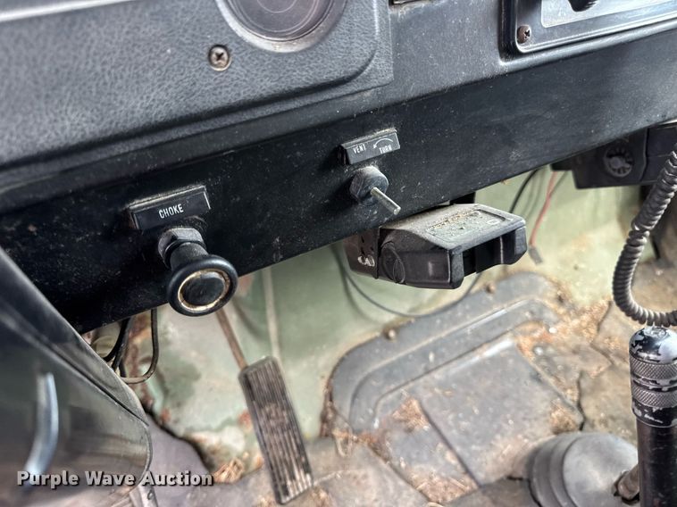 image for item DW3388 1979 International 1824 dump truck