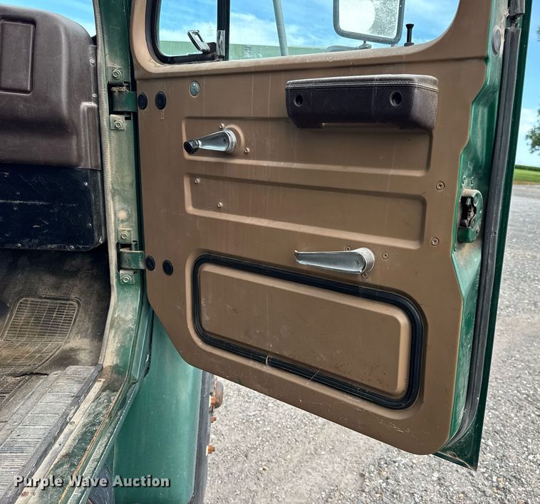 image for item DW3388 1979 International 1824 dump truck