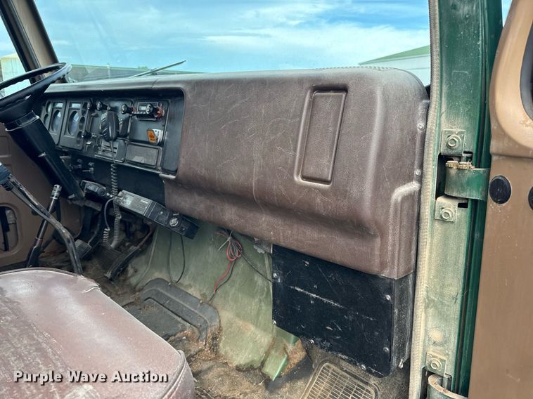 image for item DW3388 1979 International 1824 dump truck