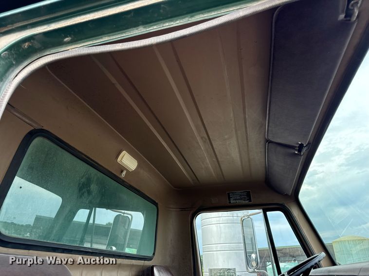 image for item DW3388 1979 International 1824 dump truck