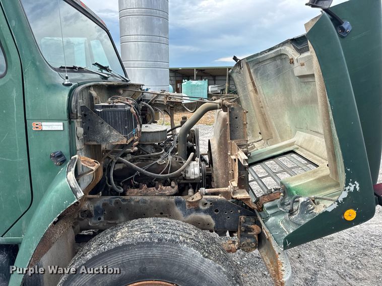 image for item DW3388 1979 International 1824 dump truck