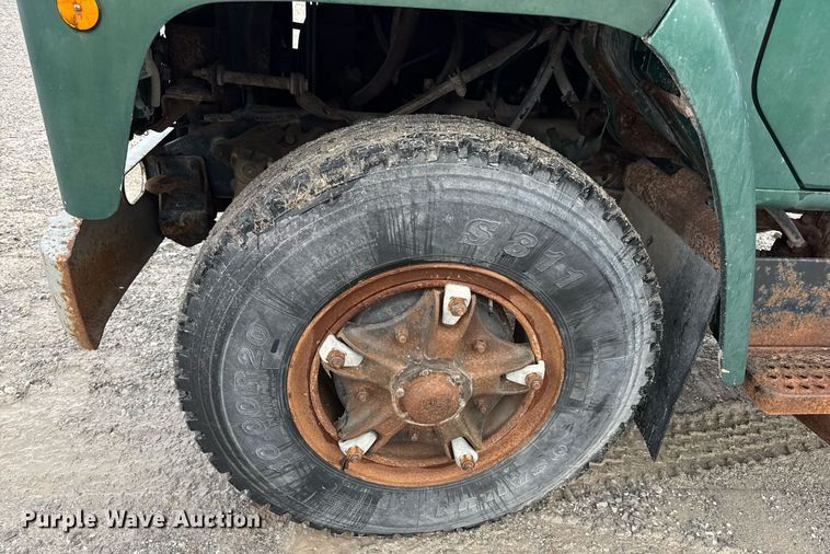 image for item DW3388 1979 International 1824 dump truck