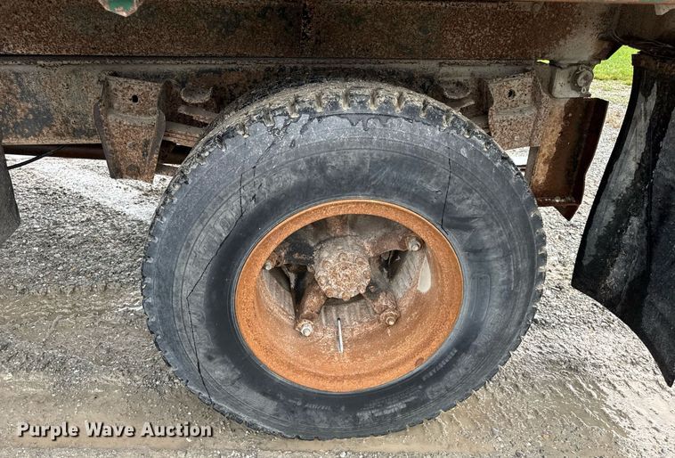 image for item DW3388 1979 International 1824 dump truck