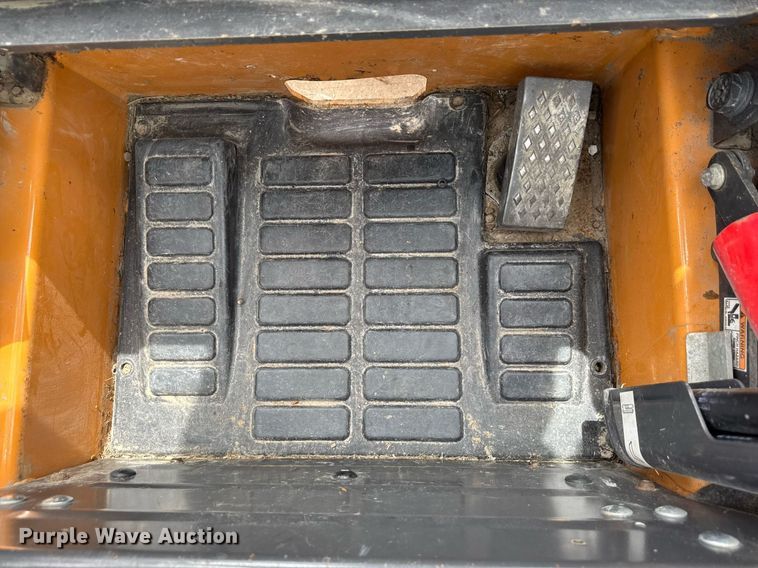 image for item DW3389 2011 Case SR200 skid steer loader