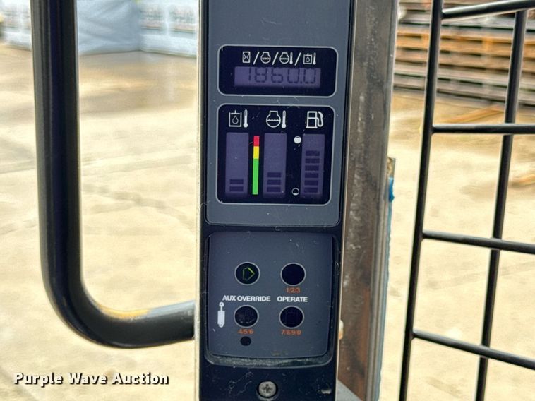 image for item DW3389 2011 Case SR200 skid steer loader