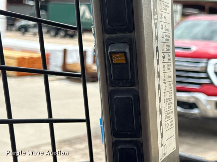 image for item DW3389 2011 Case SR200 skid steer loader