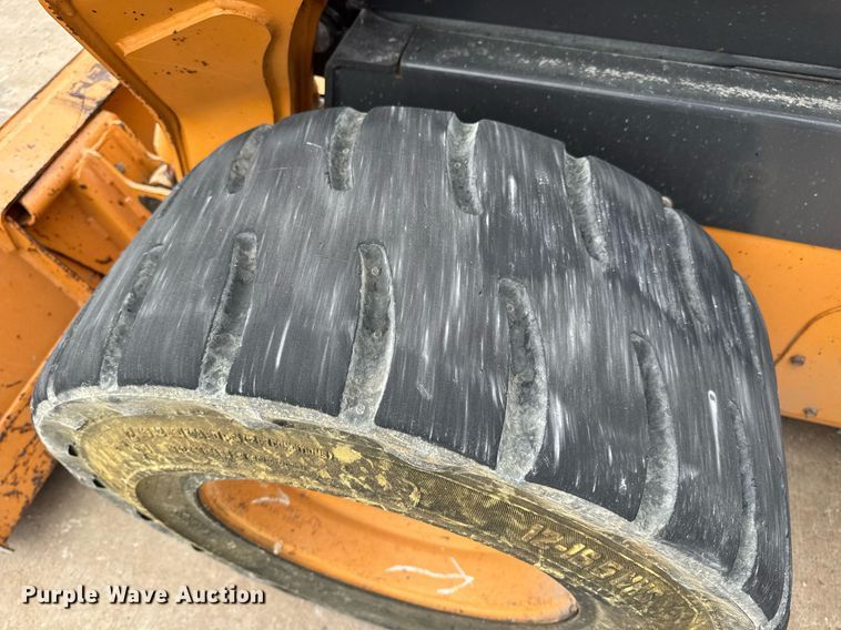 image for item DW3389 2011 Case SR200 skid steer loader