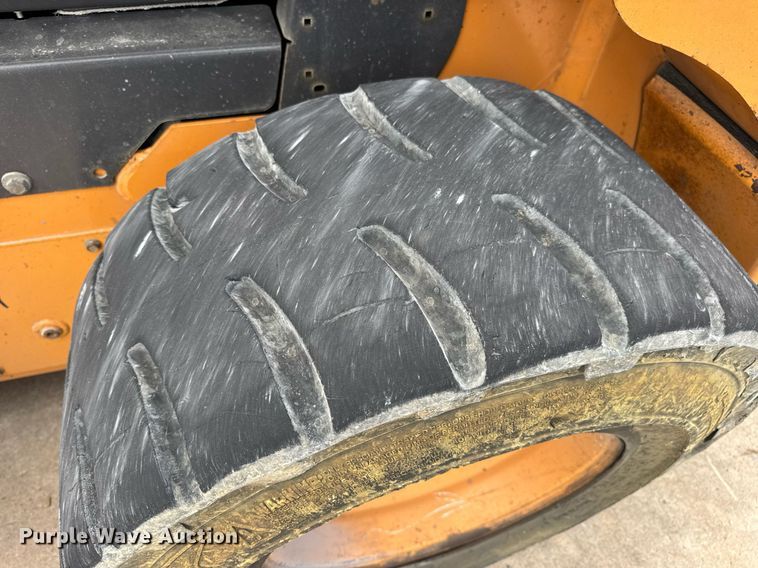 image for item DW3389 2011 Case SR200 skid steer loader