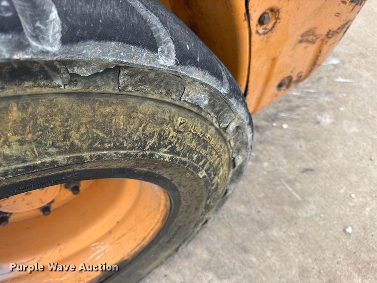 image for item DW3389 2011 Case SR200 skid steer loader