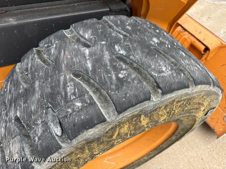 image for item DW3389 2011 Case SR200 skid steer loader