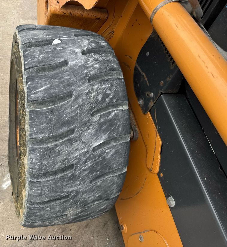 image for item DW3389 2011 Case SR200 skid steer loader