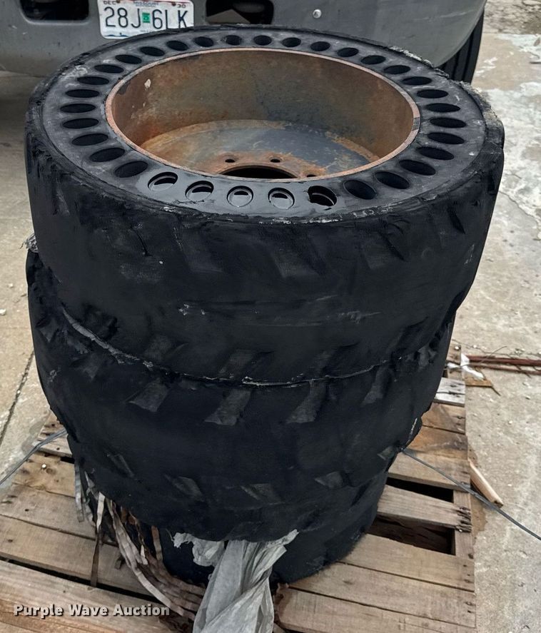 image for item DW3389 2011 Case SR200 skid steer loader