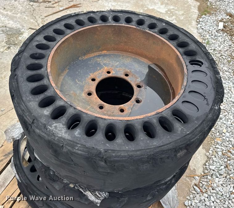 image for item DW3389 2011 Case SR200 skid steer loader