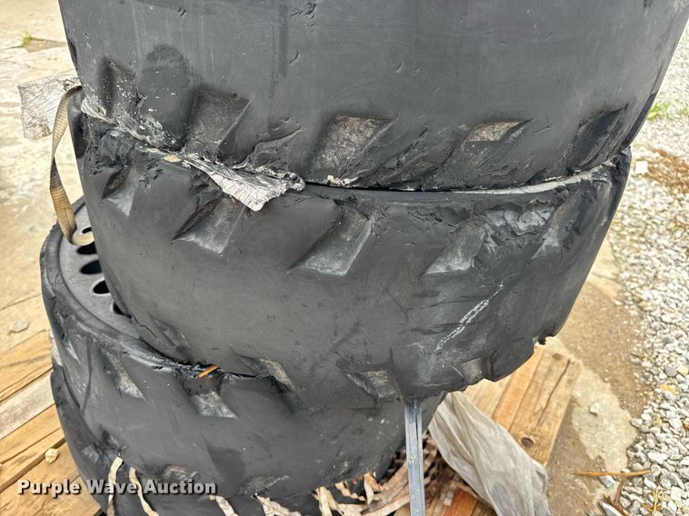 image for item DW3389 2011 Case SR200 skid steer loader