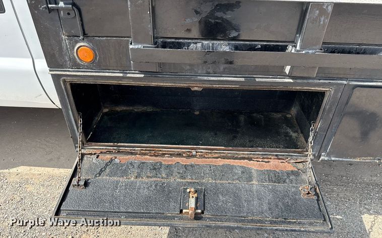 image for item DW5131 2013 Ford F550 flatbed truck