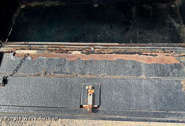 image for item DW5131 2013 Ford F550 flatbed truck