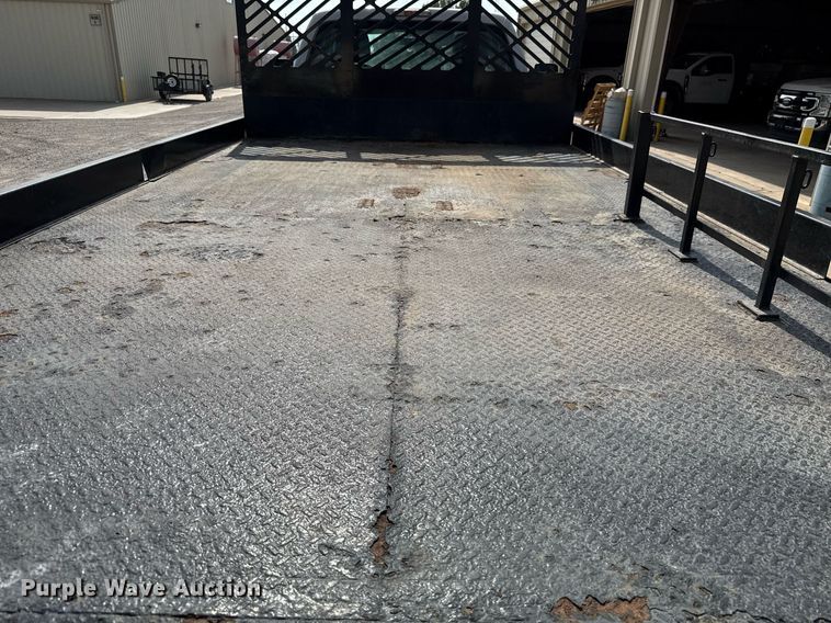 image for item DW5131 2013 Ford F550 flatbed truck