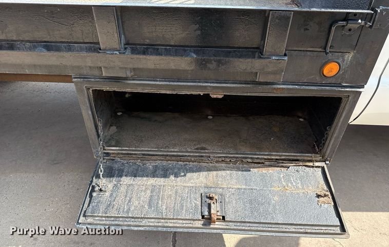 image for item DW5131 2013 Ford F550 flatbed truck