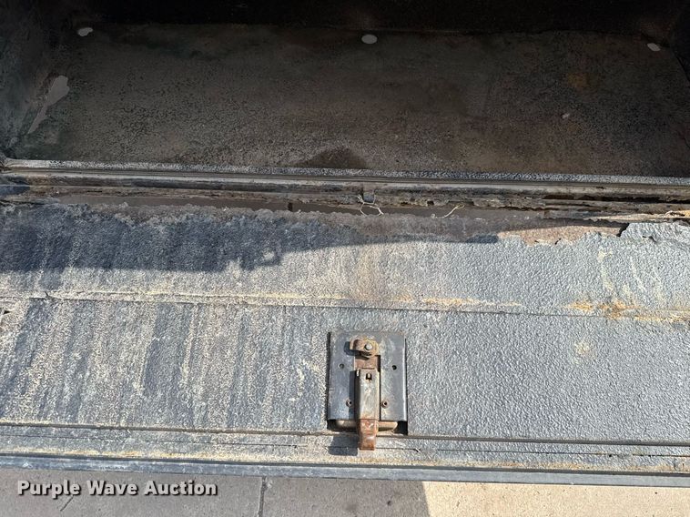 image for item DW5131 2013 Ford F550 flatbed truck