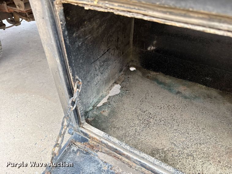 image for item DW5131 2013 Ford F550 flatbed truck