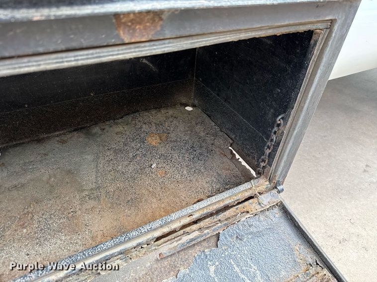 image for item DW5131 2013 Ford F550 flatbed truck