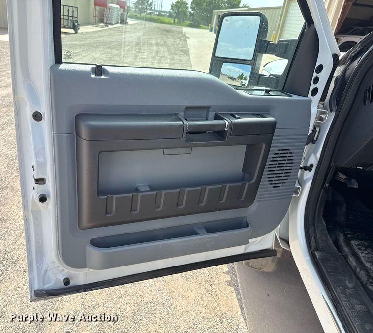 image for item DW5131 2013 Ford F550 flatbed truck