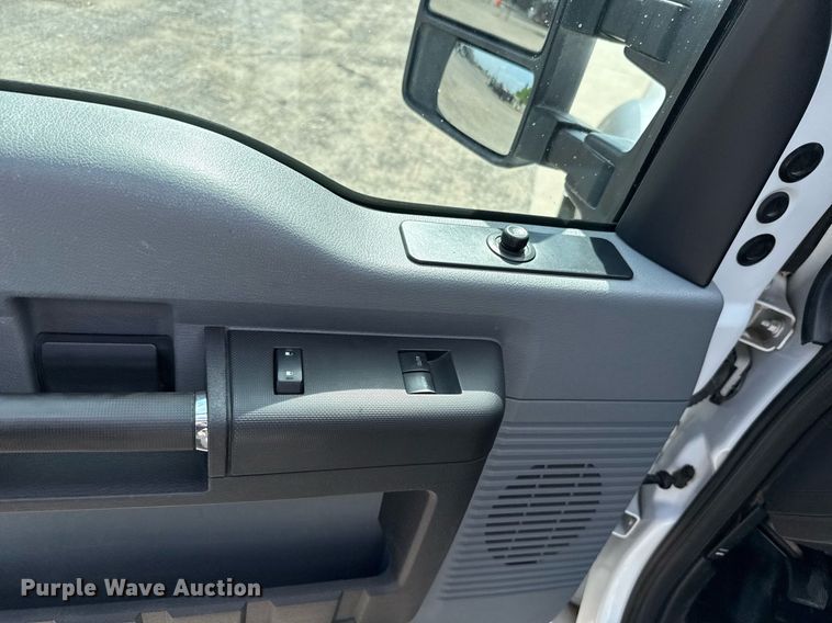 image for item DW5131 2013 Ford F550 flatbed truck