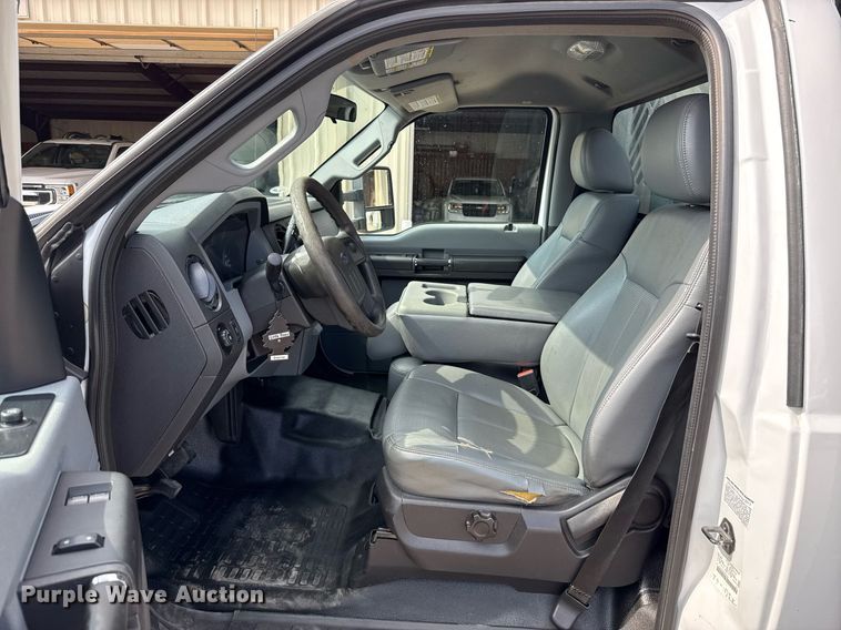 image for item DW5131 2013 Ford F550 flatbed truck