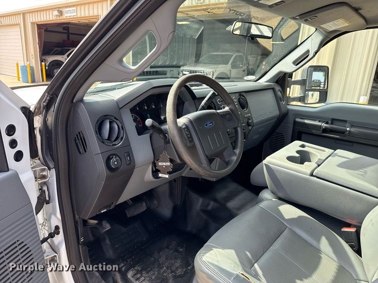 image for item DW5131 2013 Ford F550 flatbed truck