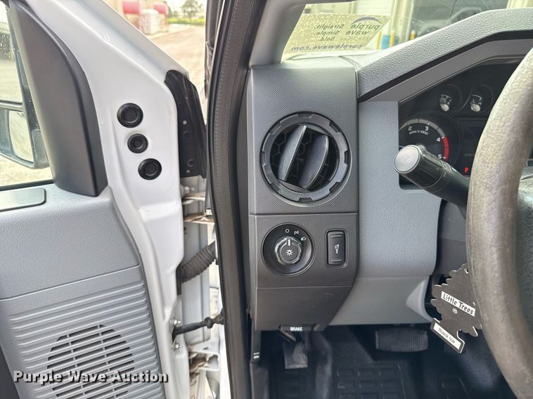 image for item DW5131 2013 Ford F550 flatbed truck