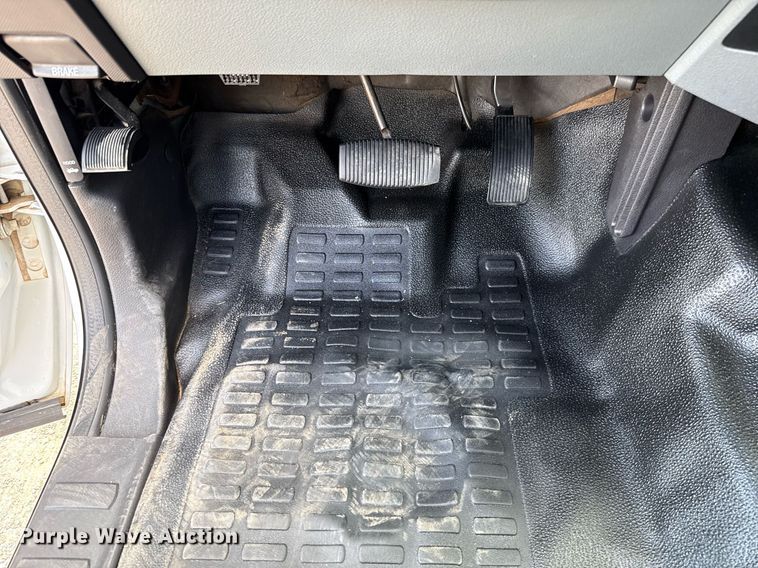 image for item DW5131 2013 Ford F550 flatbed truck