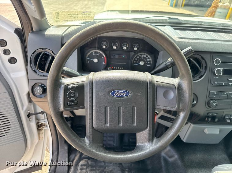 image for item DW5131 2013 Ford F550 flatbed truck