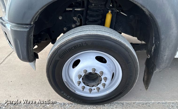 image for item DW5131 2013 Ford F550 flatbed truck