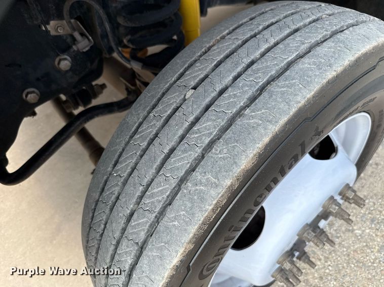 image for item DW5131 2013 Ford F550 flatbed truck