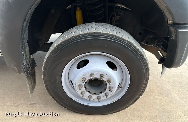 image for item DW5131 2013 Ford F550 flatbed truck