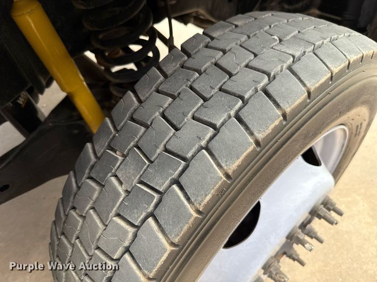 image for item DW5131 2013 Ford F550 flatbed truck