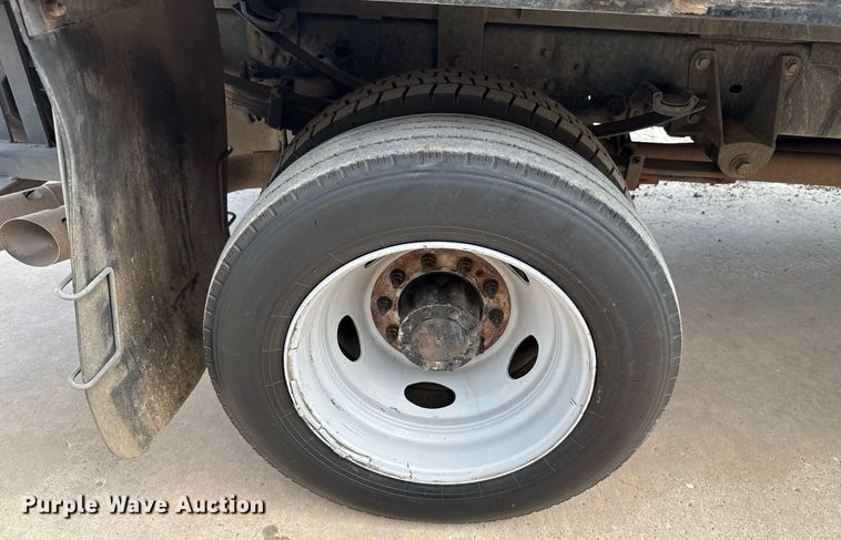 image for item DW5131 2013 Ford F550 flatbed truck