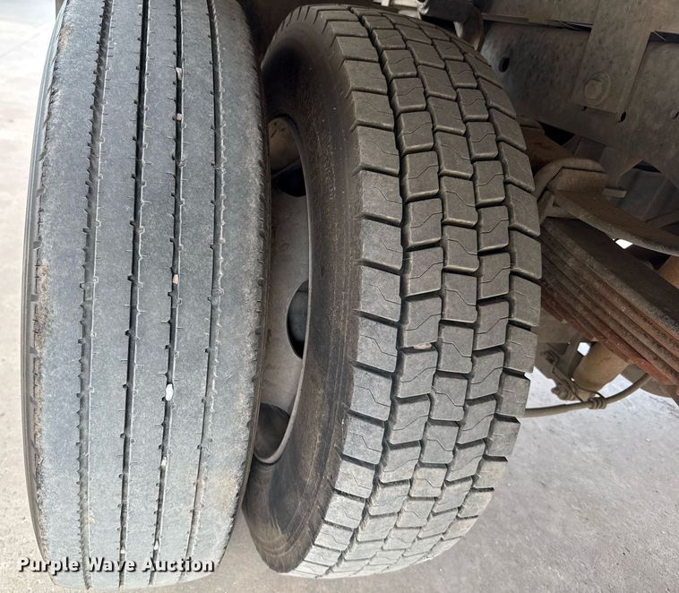 image for item DW5131 2013 Ford F550 flatbed truck