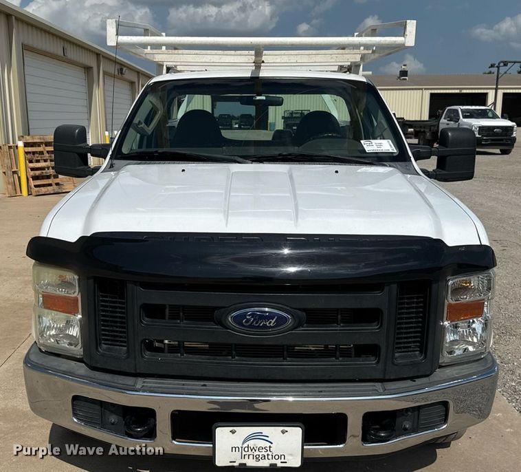 image for item DW5132 2008 Ford F250 Super Duty utility bed pickup truck