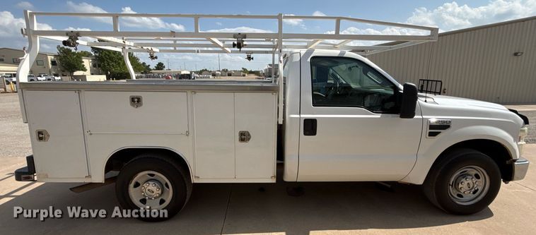 image for item DW5132 2008 Ford F250 Super Duty utility bed pickup truck