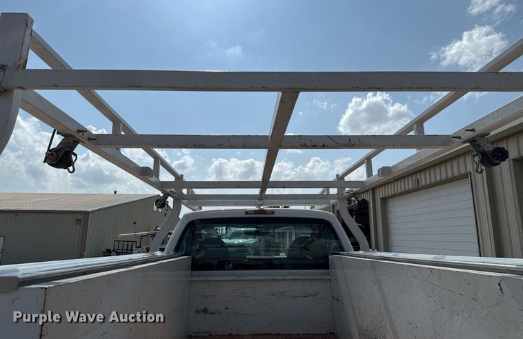 image for item DW5132 2008 Ford F250 Super Duty utility bed pickup truck