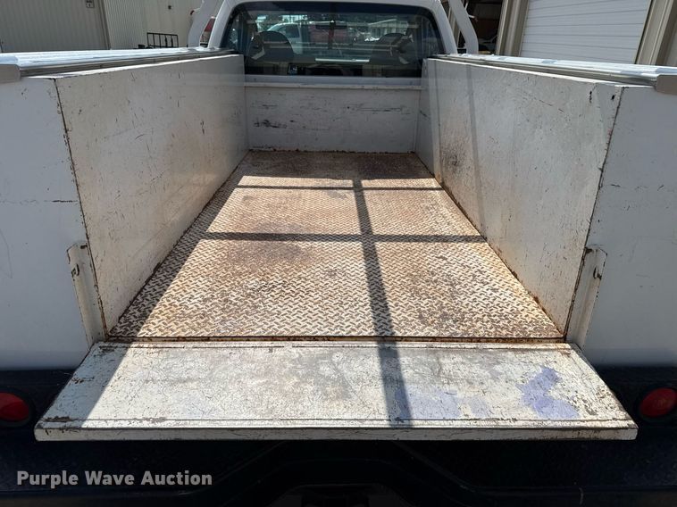 image for item DW5132 2008 Ford F250 Super Duty utility bed pickup truck