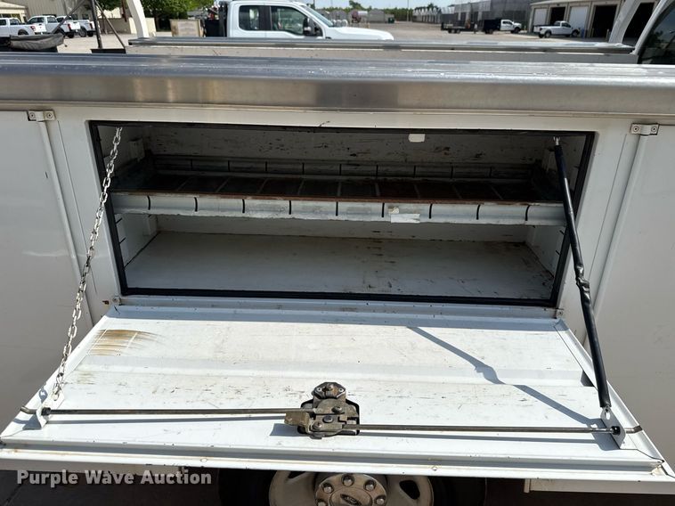 image for item DW5132 2008 Ford F250 Super Duty utility bed pickup truck