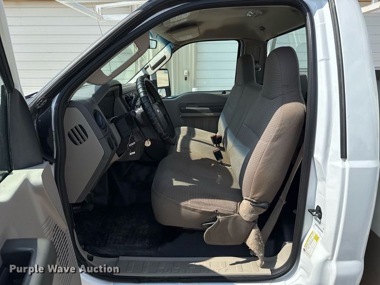 image for item DW5132 2008 Ford F250 Super Duty utility bed pickup truck