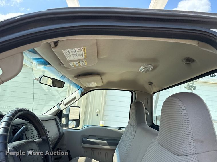 image for item DW5132 2008 Ford F250 Super Duty utility bed pickup truck